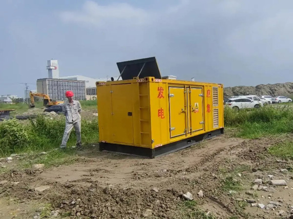 淮滨如何判断柴油发电机组的电瓶是否处于充满电状态？